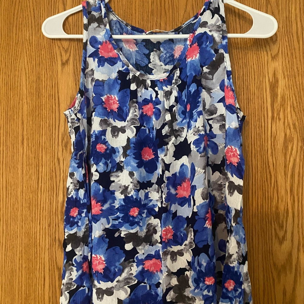 Avon Sleeveless Blue and White Tank Top with Artistic Print